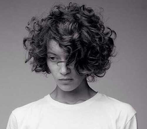 Cute Short Curly Haircuts for Round Faces