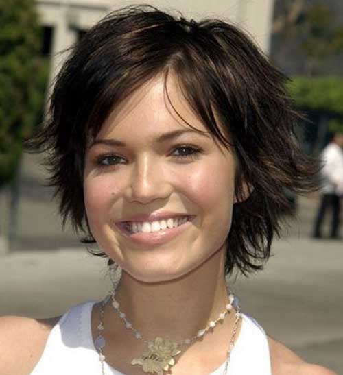  Short Haircuts for Round Faces-12