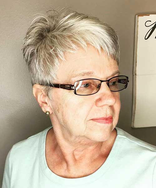 Best Short Haircuts for Older Women-14