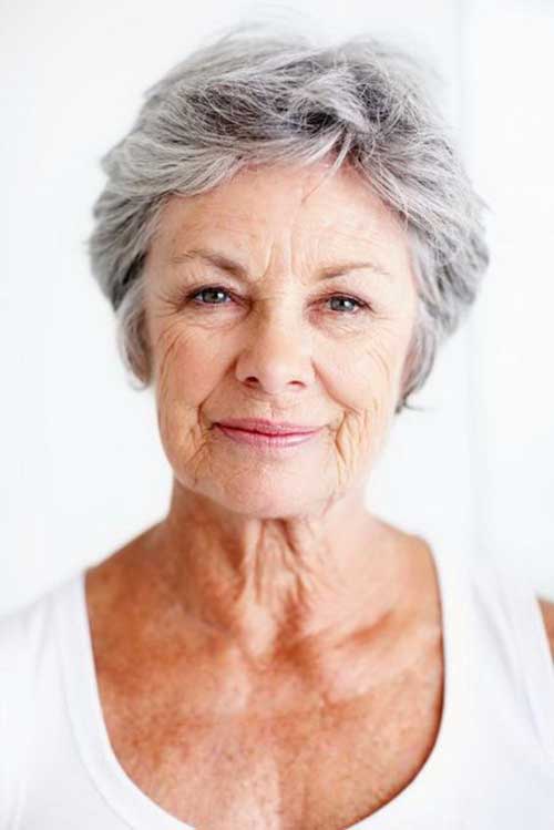 Short Haircuts for Older Ladies-9