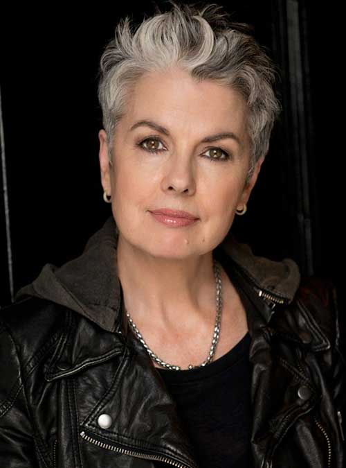 Short Haircuts for Older Women-10