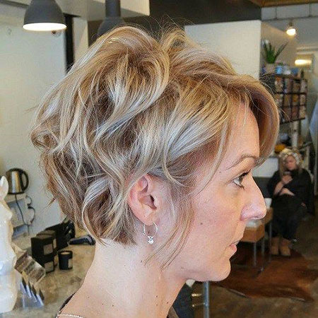 13-Short-Hair-with-Curly-Style-504