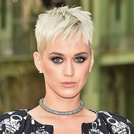 16-Best-Short-Haircuts-for-Oval-Faces-489