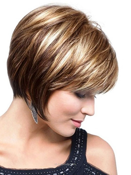 20-Short-Haircuts-for-Women-Over-40-427