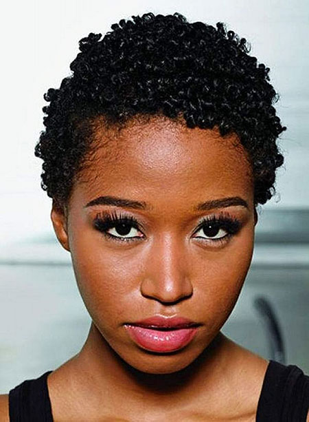 8-Natural-Short-Hairtyles-for-Black-Women-266