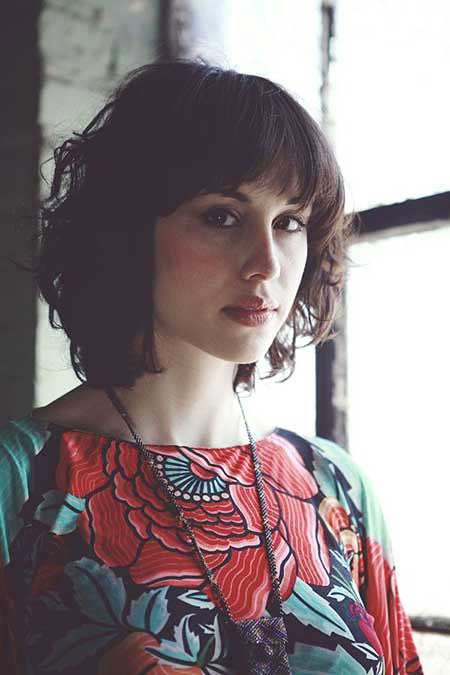 14-Short-Wavy-Hairtyles-with-Bangs-493