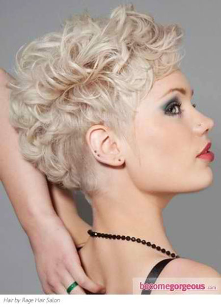 15-Short-Hairtyles-Women-with-Curls-474