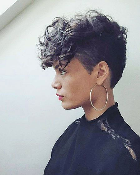 16-Short-Haircuts-for-Curly-Hair-621