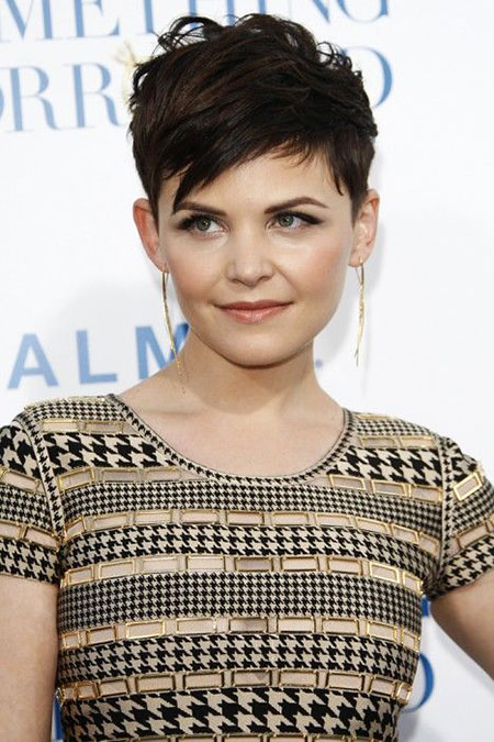 4-Short-Haircuts-for-Round-Faces-443