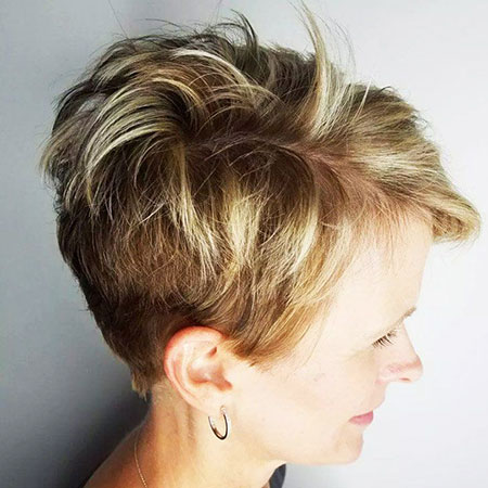 4-Short-Haircuts-for-Women-Over-50-300