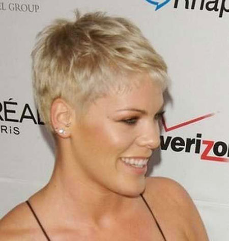 5-Short-Pixie-Haircuts-Forn-Round-Faces-640