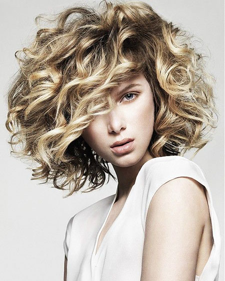 6-Short-Curly-Blonde-Hairtyles-465