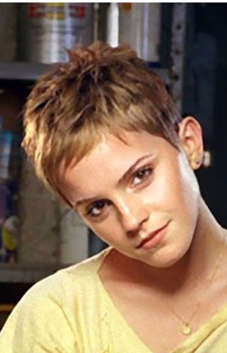 17-Emma-Watson-in-A-Grey-Skirt-250