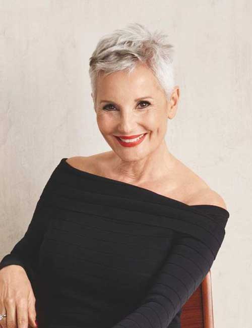 Short Haircuts for Older Women-13