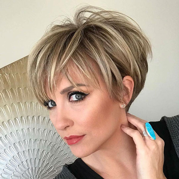 63-short-straight-hair-with-bangs-08022019125463