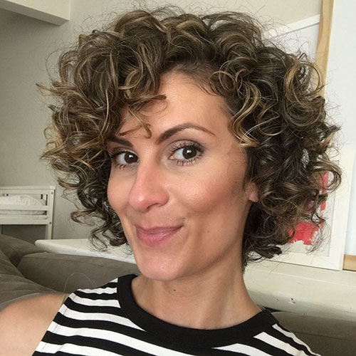 Short Hairstyles For Women With Curly Hair