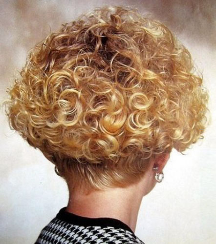 17-short-curly-hairstyles-for-women-over-40-17052019141017
