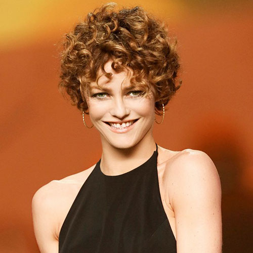 2-short-curly-hairstyles-with-bangs-1705201914102