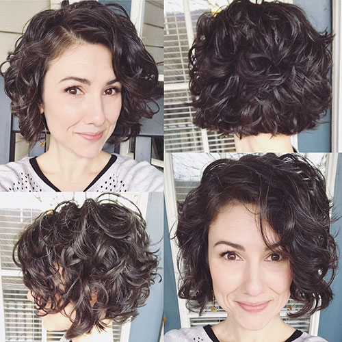 2-short-haircuts-for-women-with-curly-hair-1705201914102