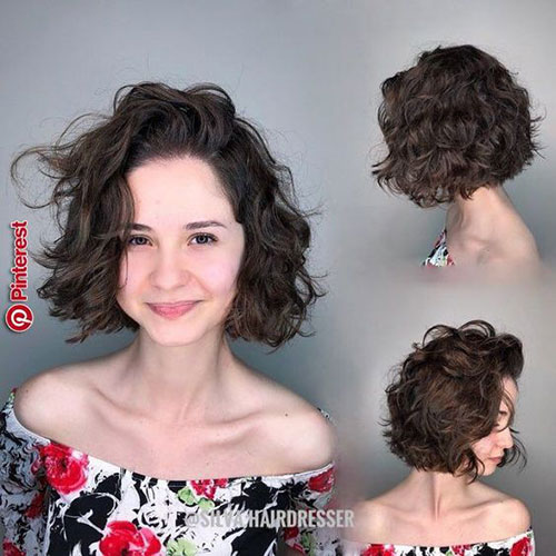 7.Cute Curly Bob Hairstyle