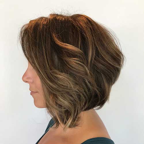 Short Haircuts For Wavy Hair Over 50