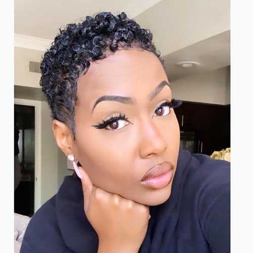 13.Short Natural Hairstyle for Black Women