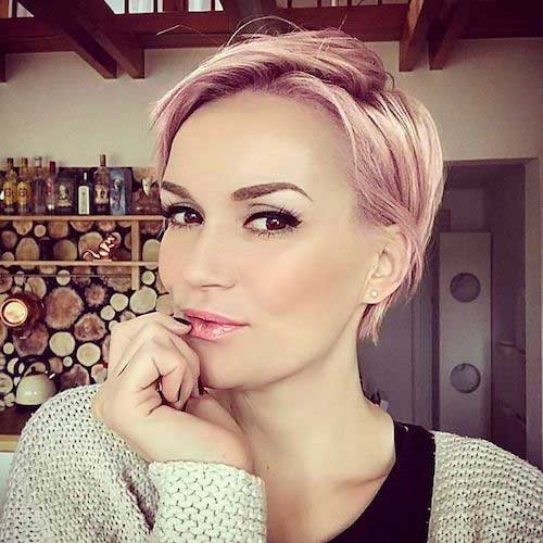 Short Hairstyle for Round Faces