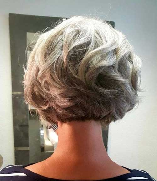 Short Haircuts for Women Over 50-16
