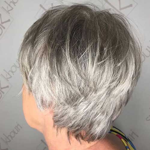Short Haircuts for Women Over 50-17