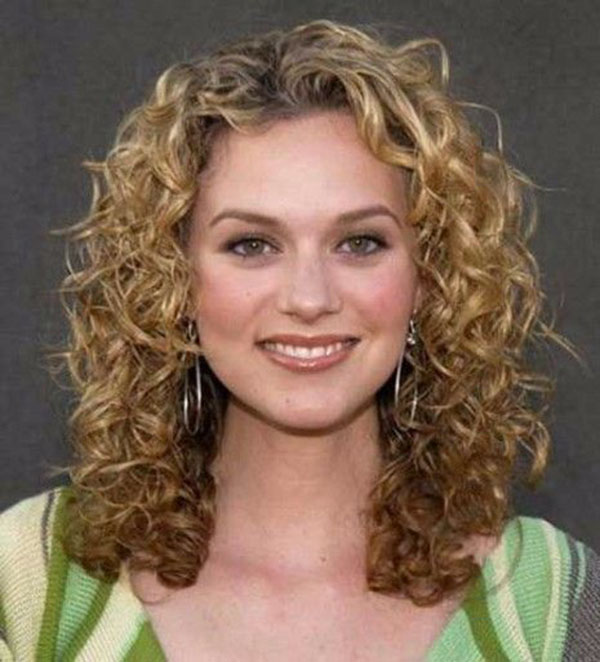 23-short-blonde-curly-hairstyles-22062020130823